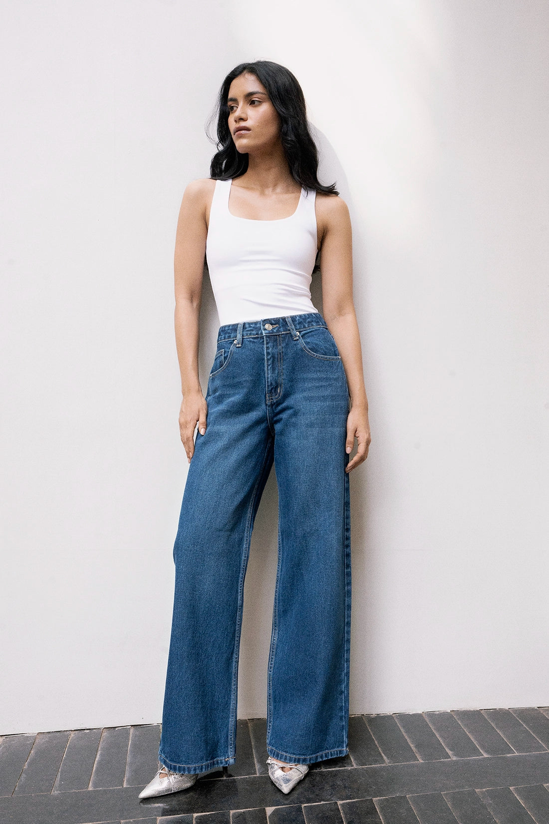 B020 Straight Leg Jeans
