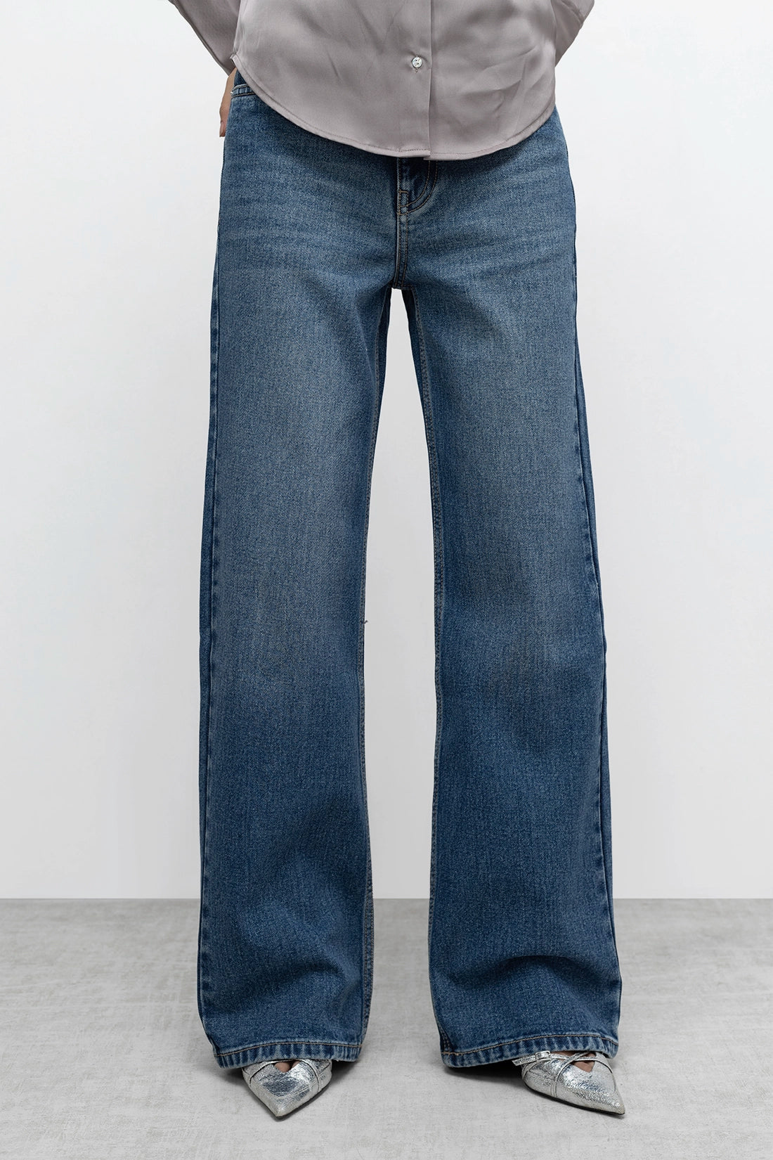 B08 Straight Leg Jeans