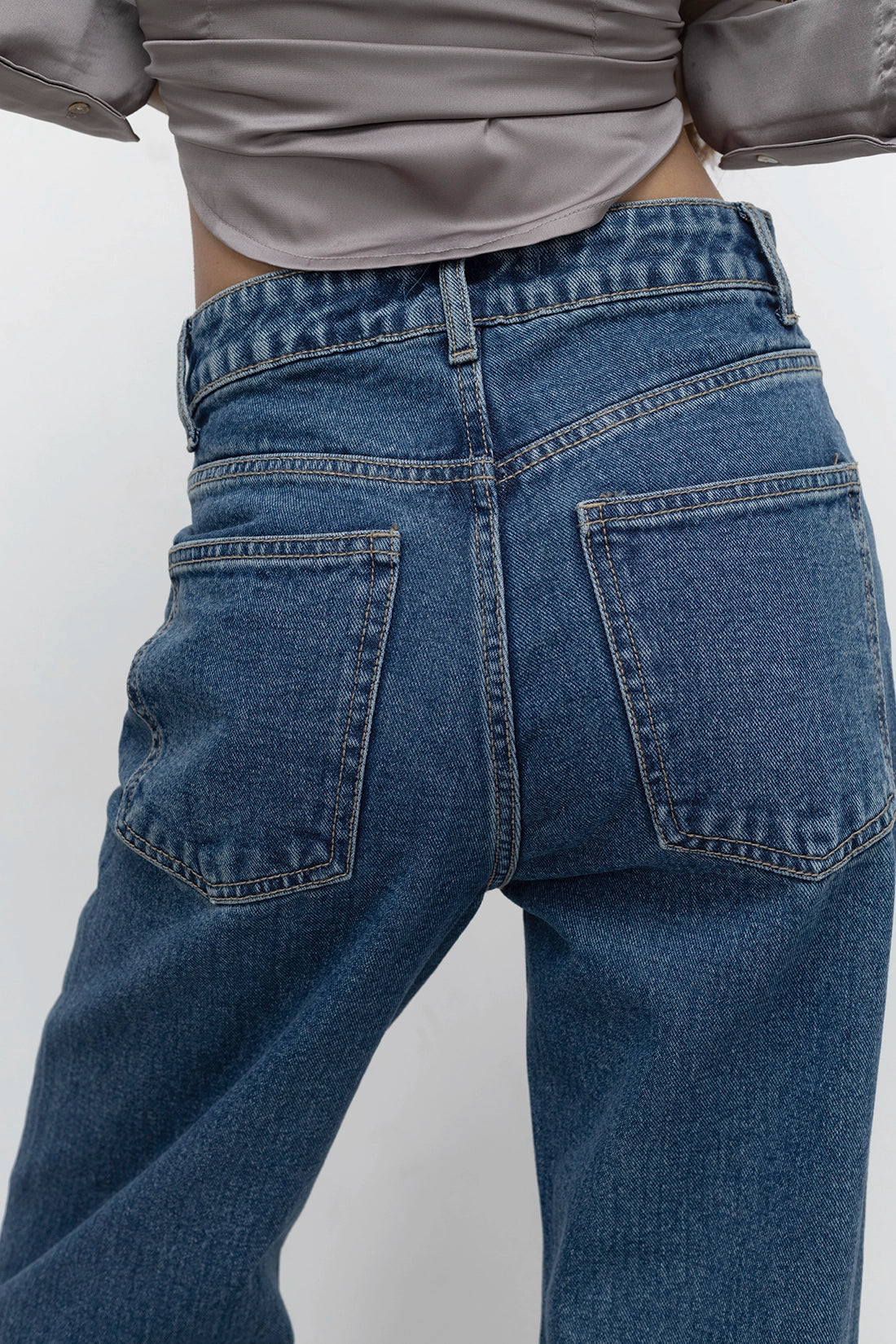 B08 Straight Leg Jeans