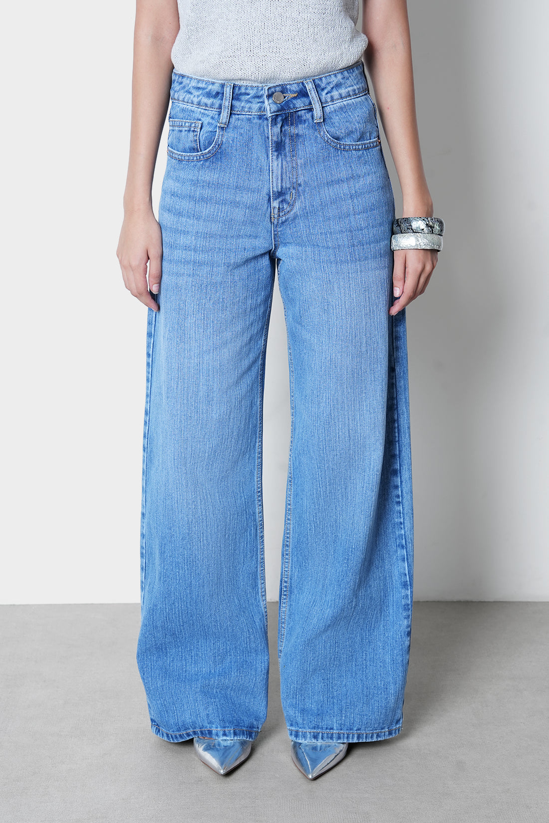 Mid-Wash Slubbed Straight Jeans
