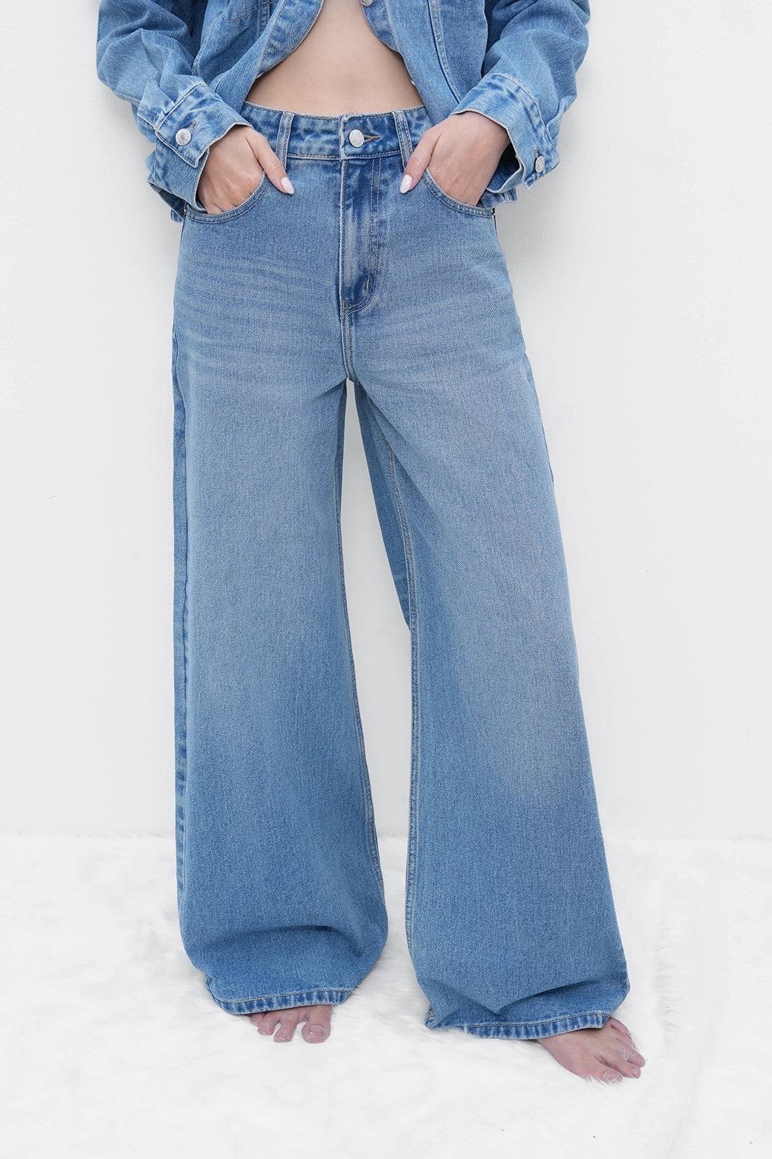 BLR4 High-Rise Straight Jeans