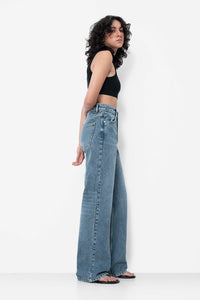 B018 Straight Fit Jeans