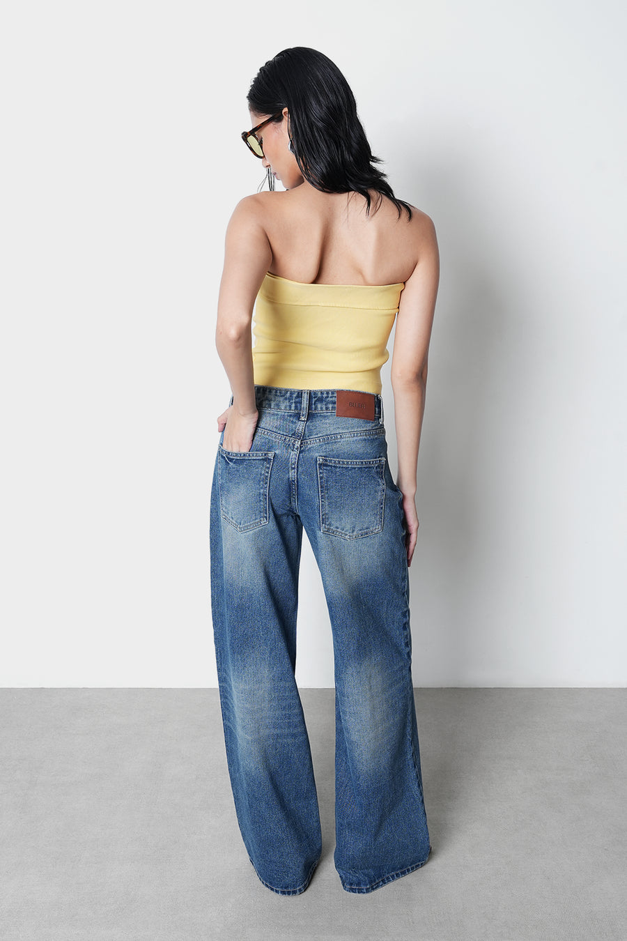 Mid-Rise Straight Leg Jeans I