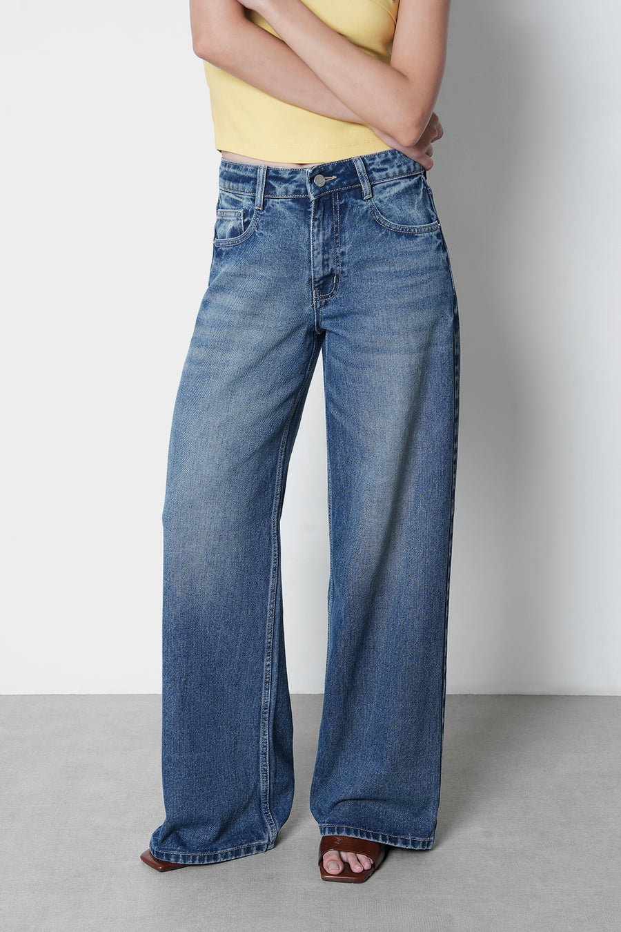 Mid-Rise Straight Leg Jeans I