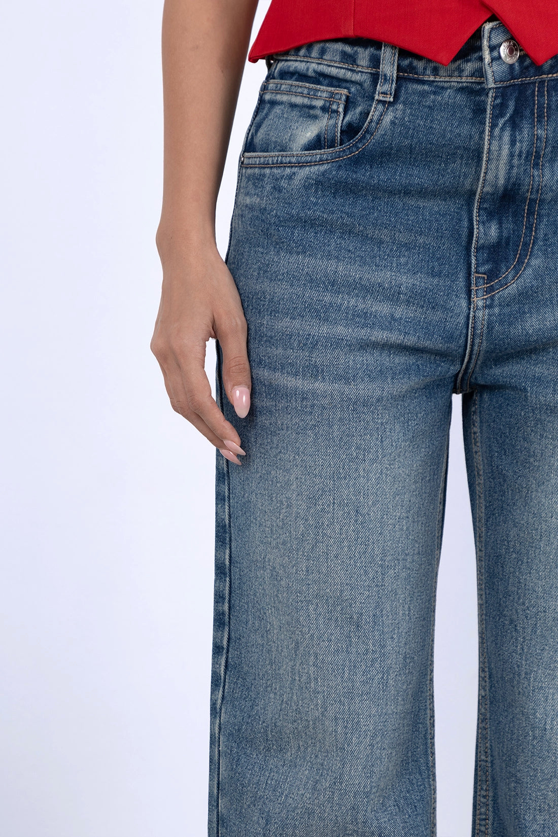 B08 Straight Leg Jeans