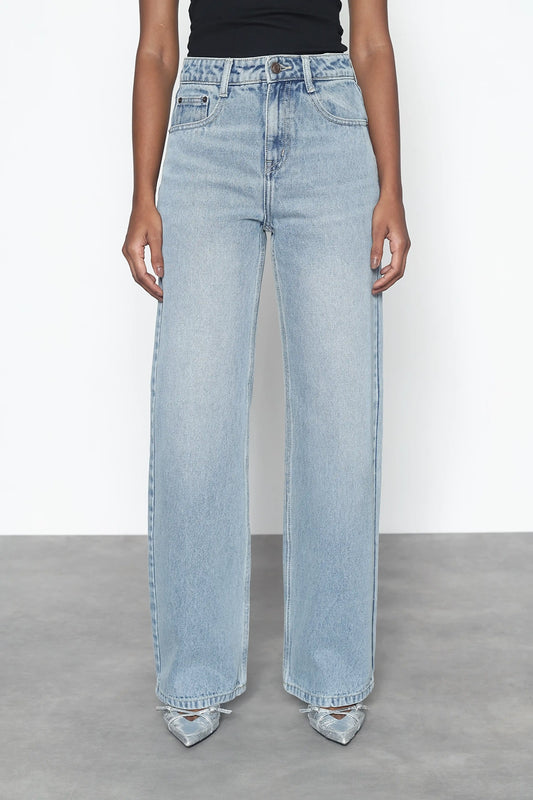 B05 Straight Leg Jeans