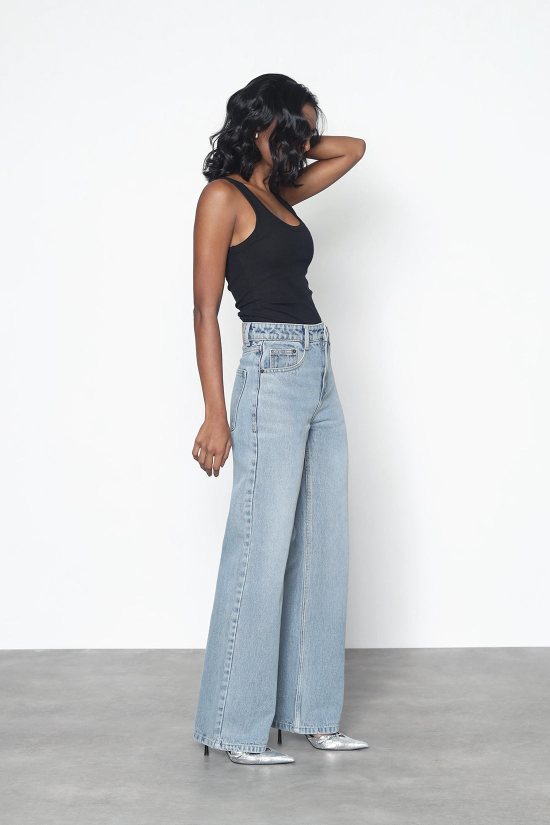 B05 Straight Leg Jeans