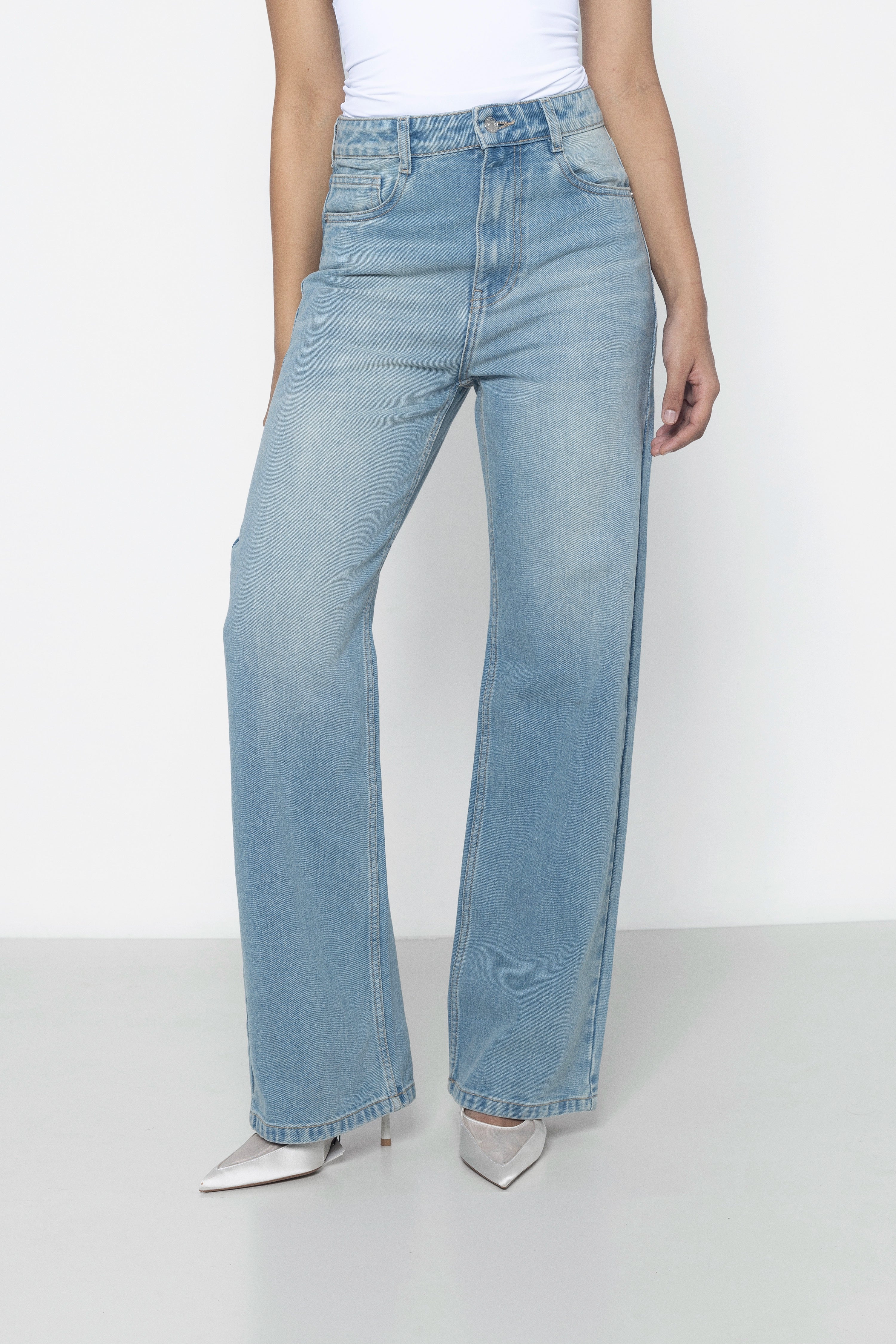 B012 Straight Leg Jeans