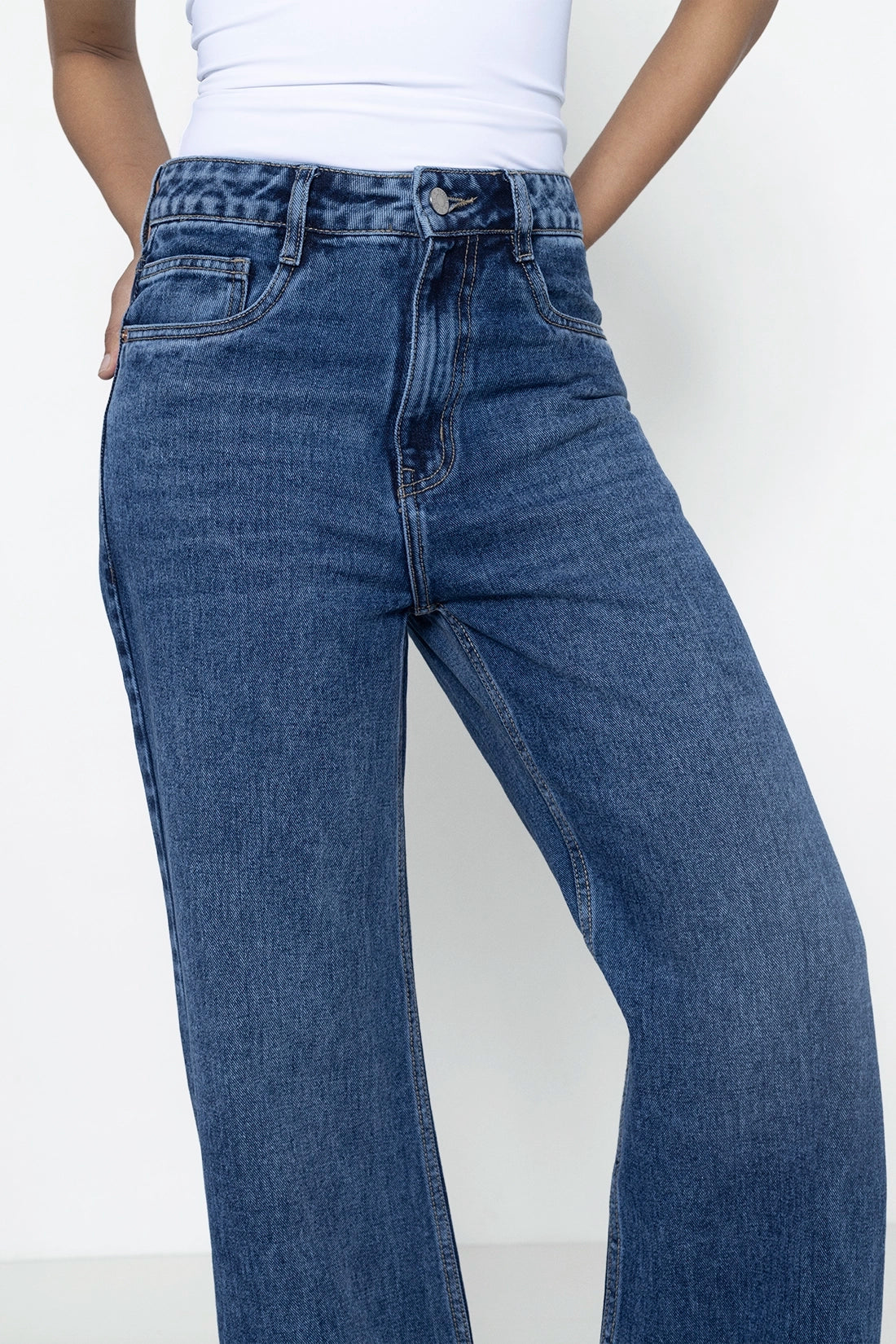 B011 Straight Leg Jeans