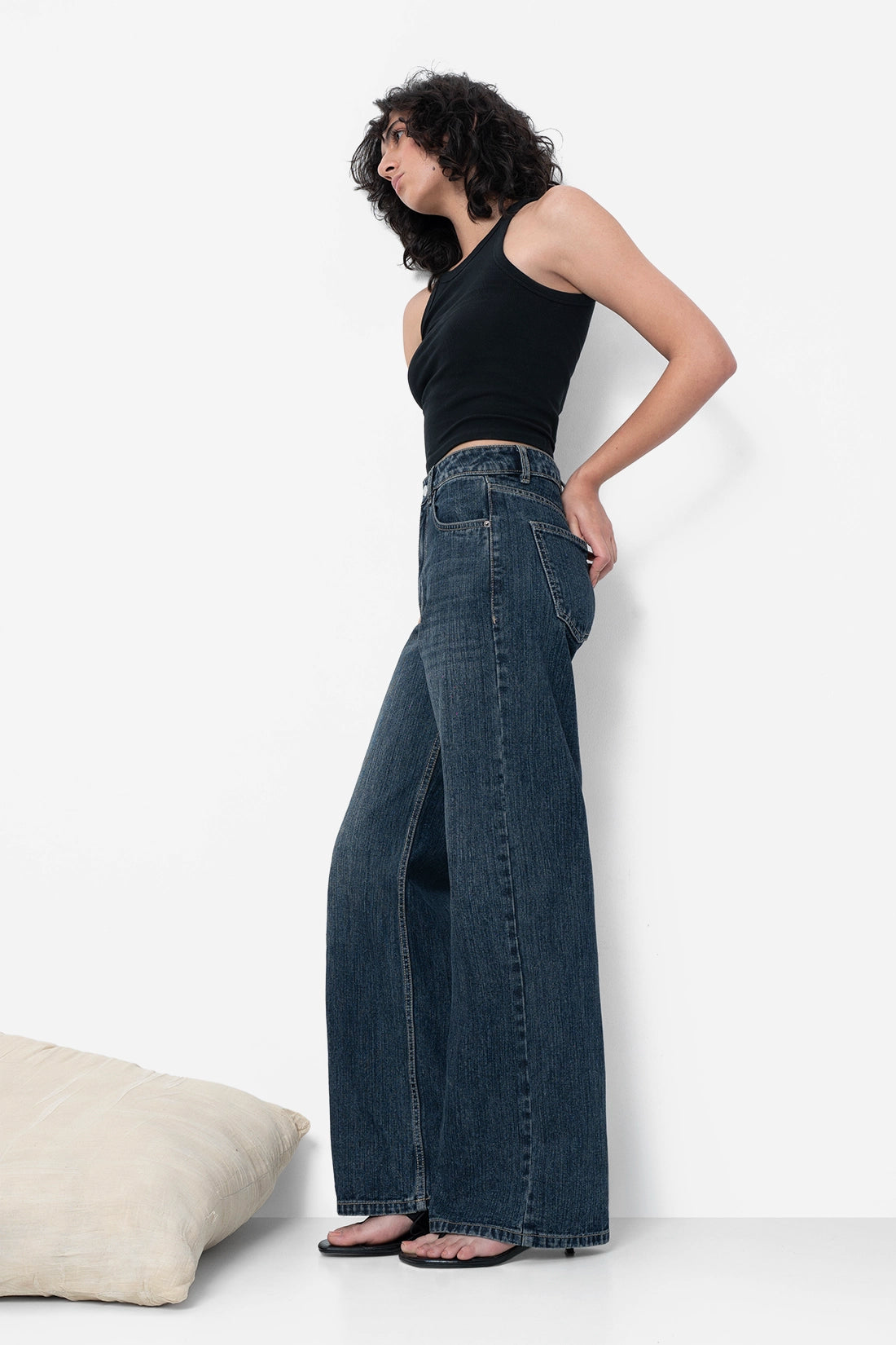 Slubbed Effect Straight Fit Jeans