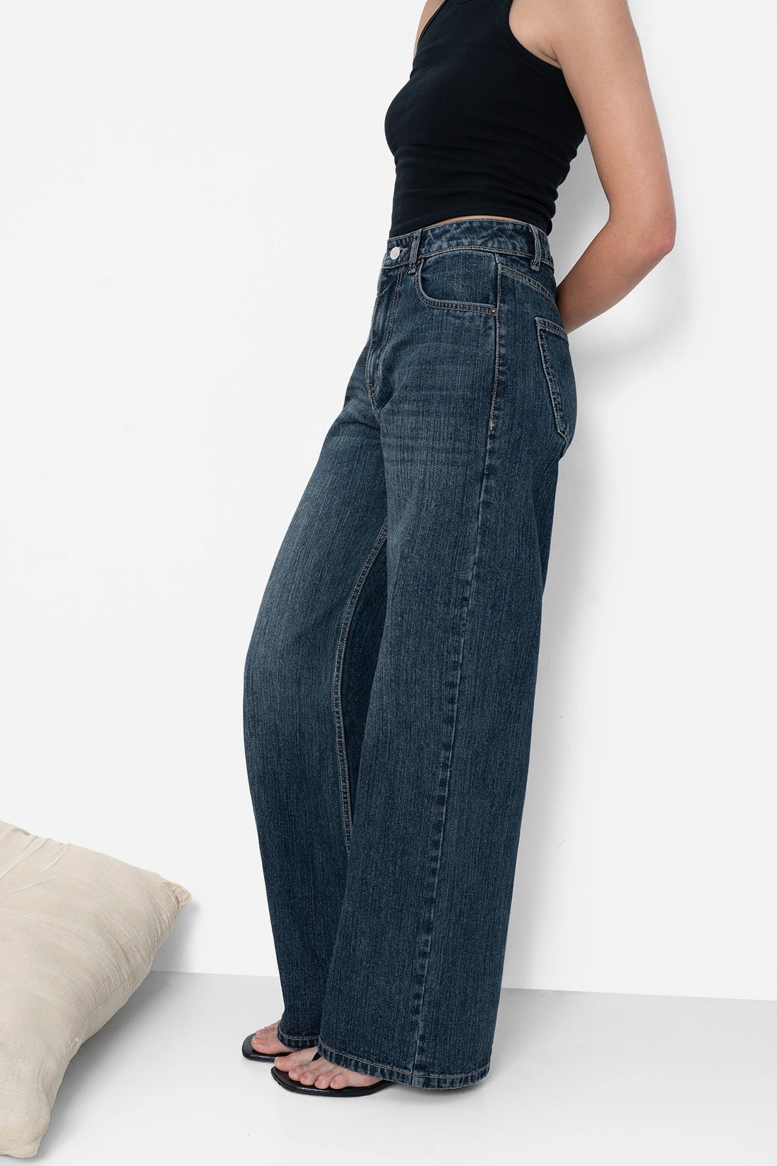 Slubbed Effect Straight Fit Jeans