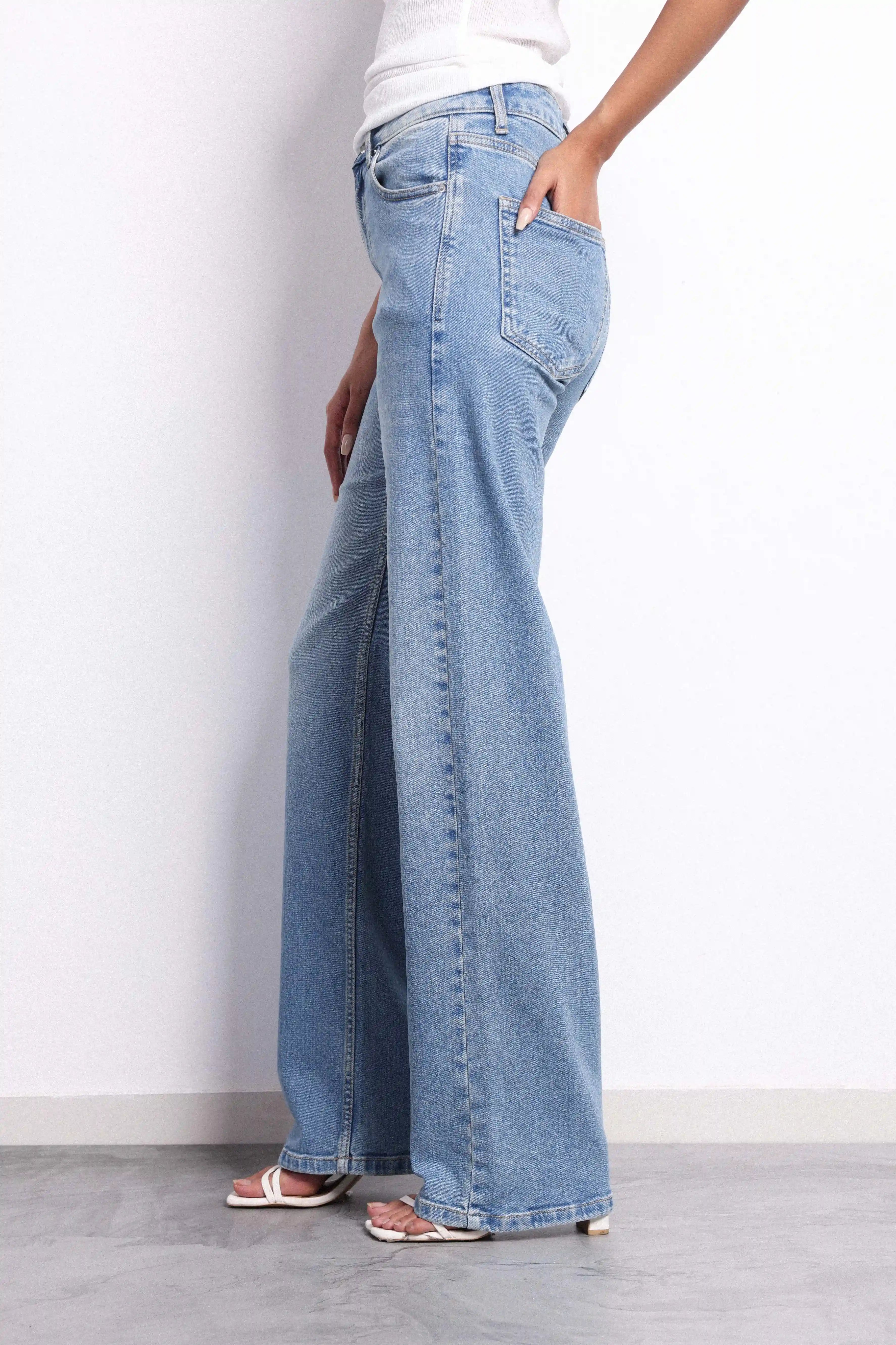 B01 Straight Leg Jeans