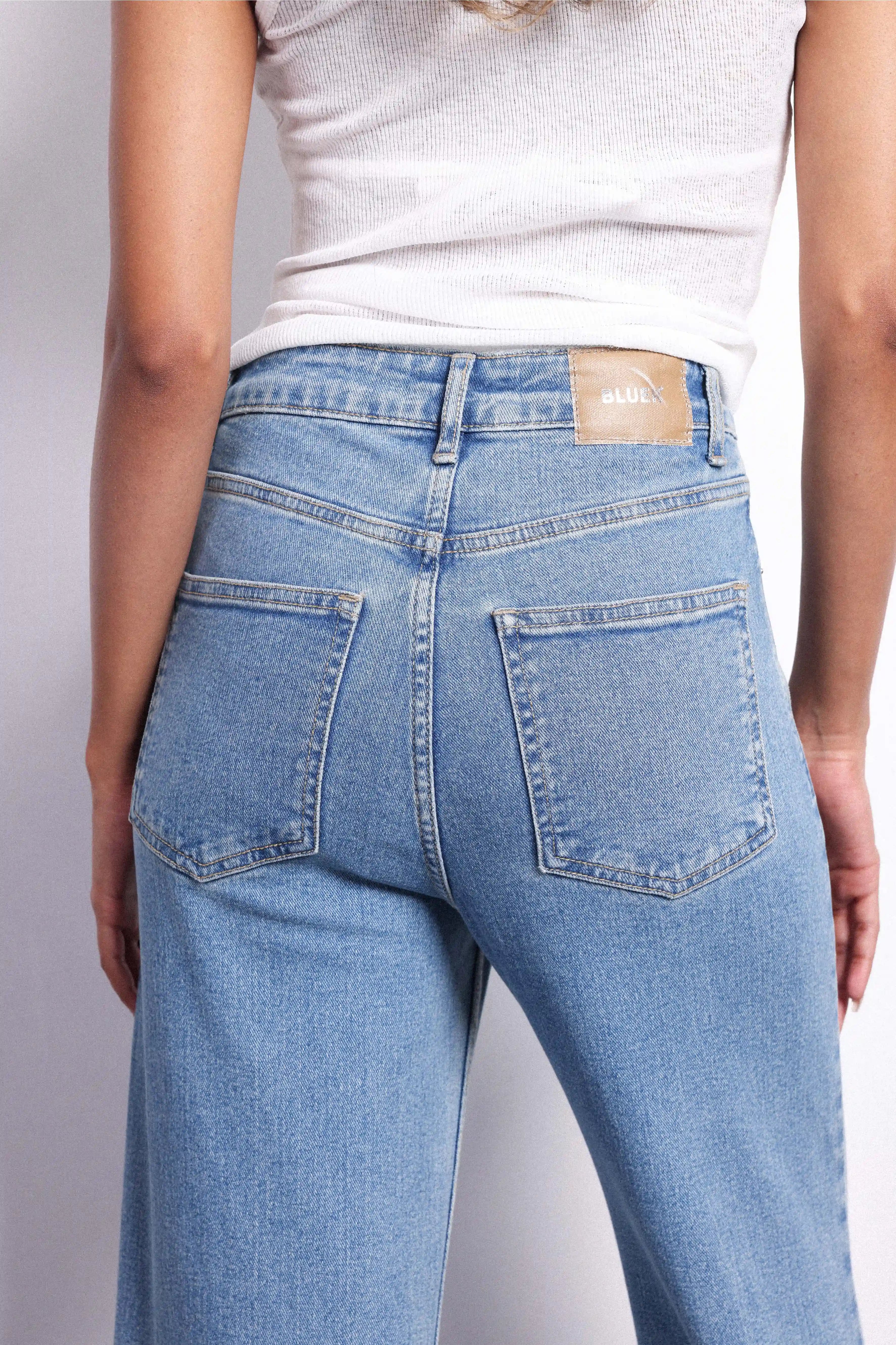 B01 Straight Leg Jeans