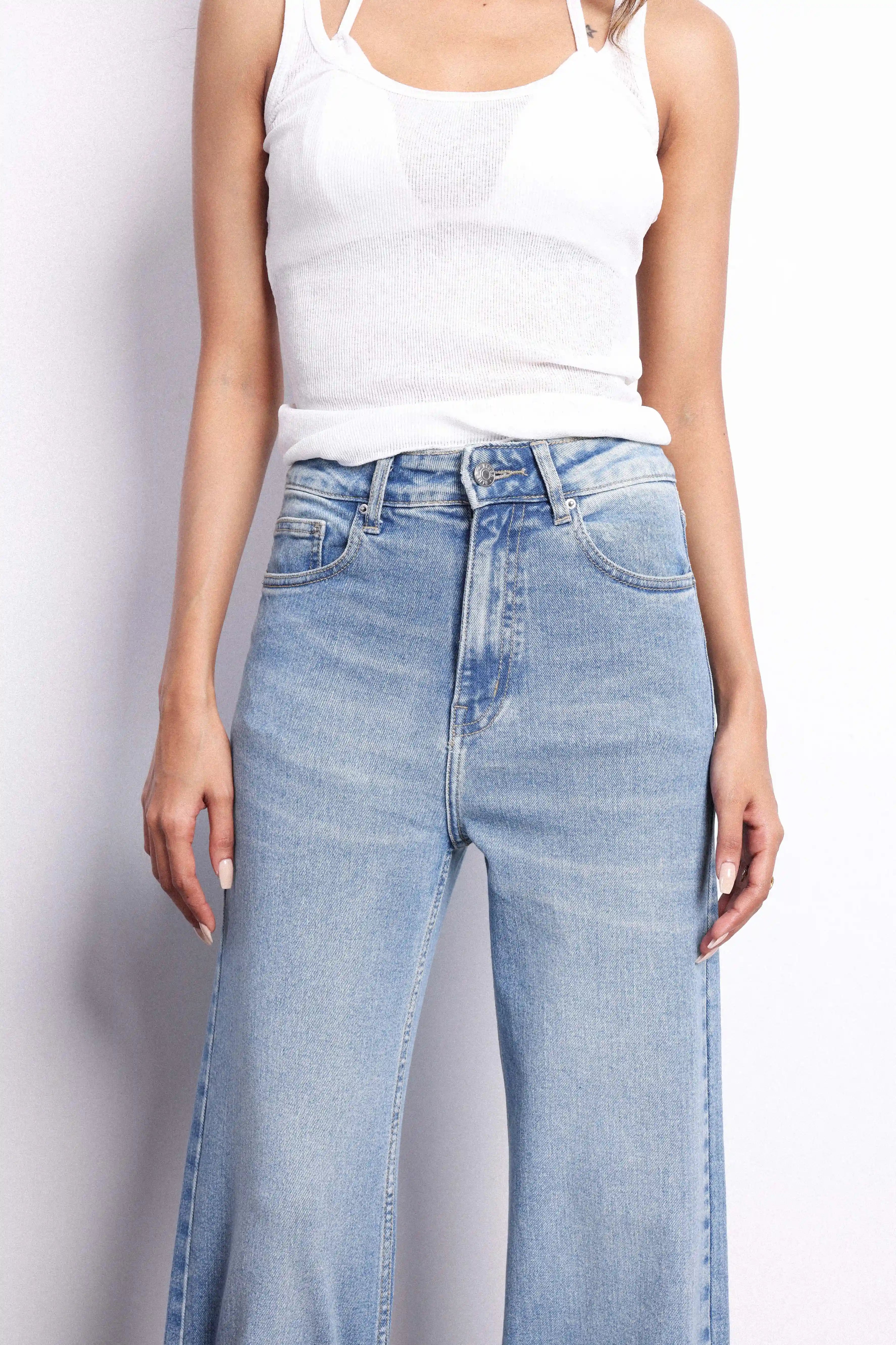 B01 Straight Leg Jeans