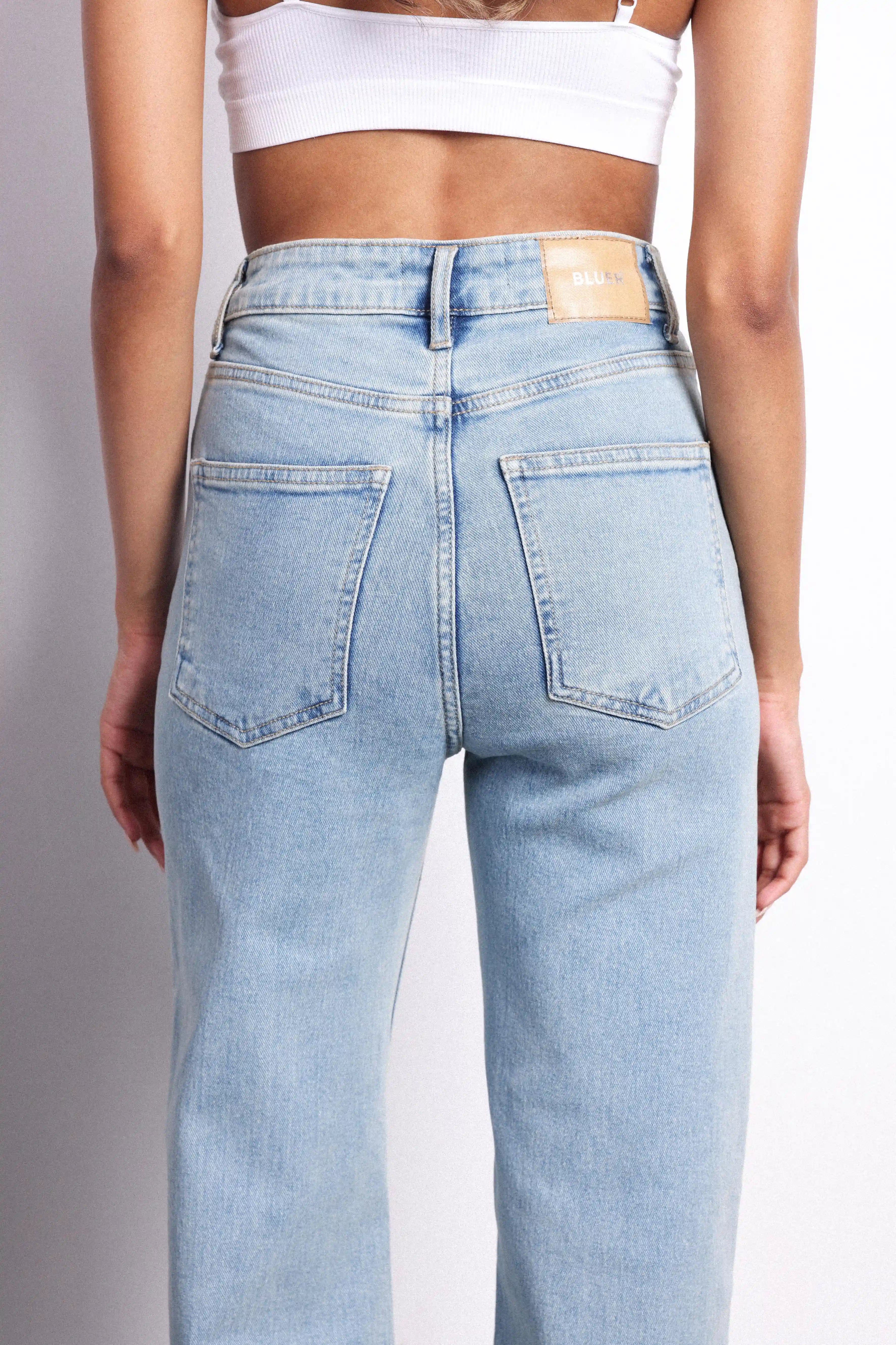 B02 Straight Leg Jeans