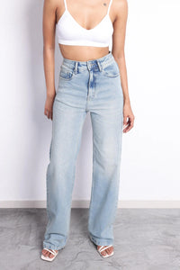 B02 Straight Leg Jeans