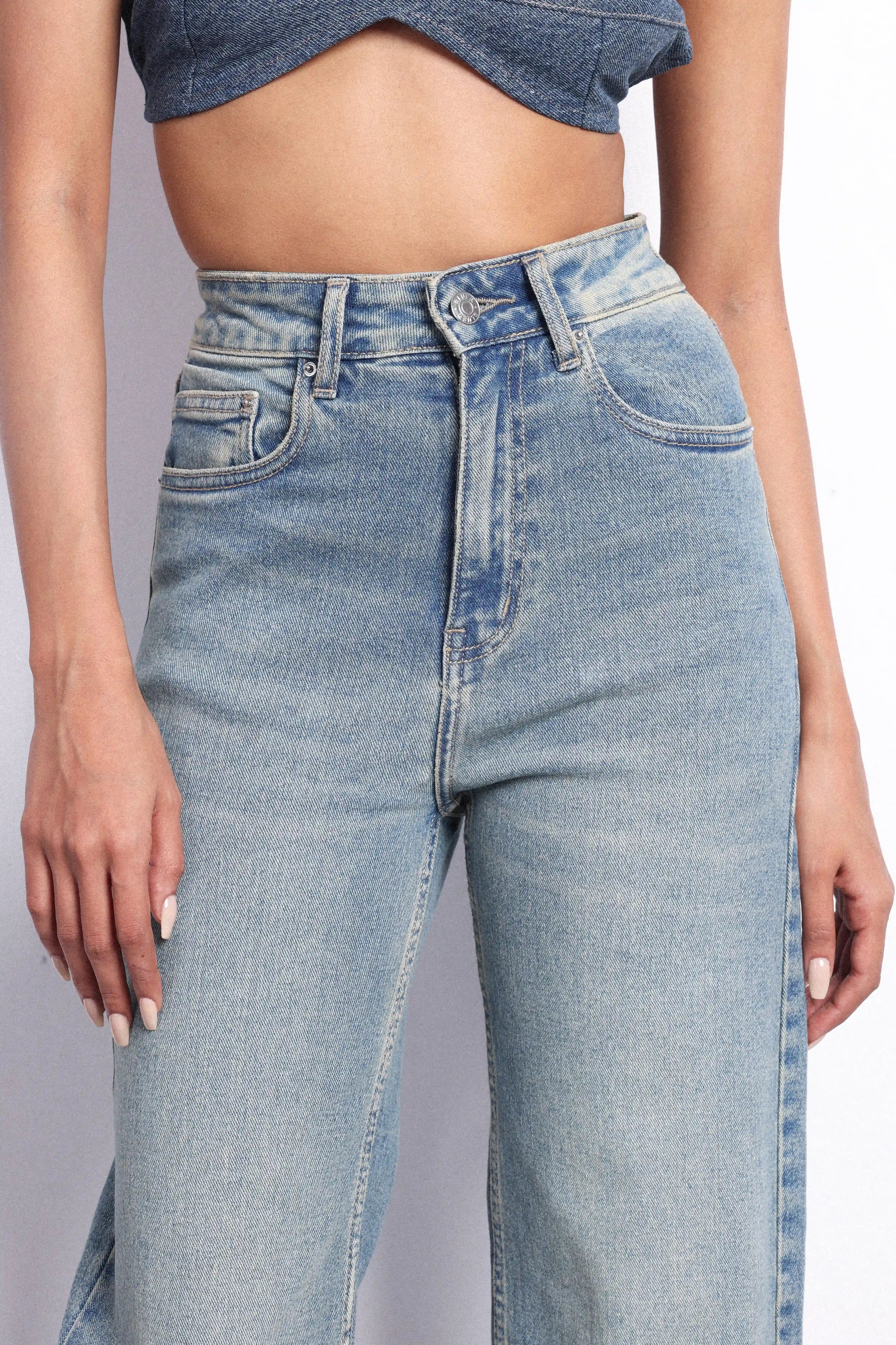 B03 Straight Leg Jeans