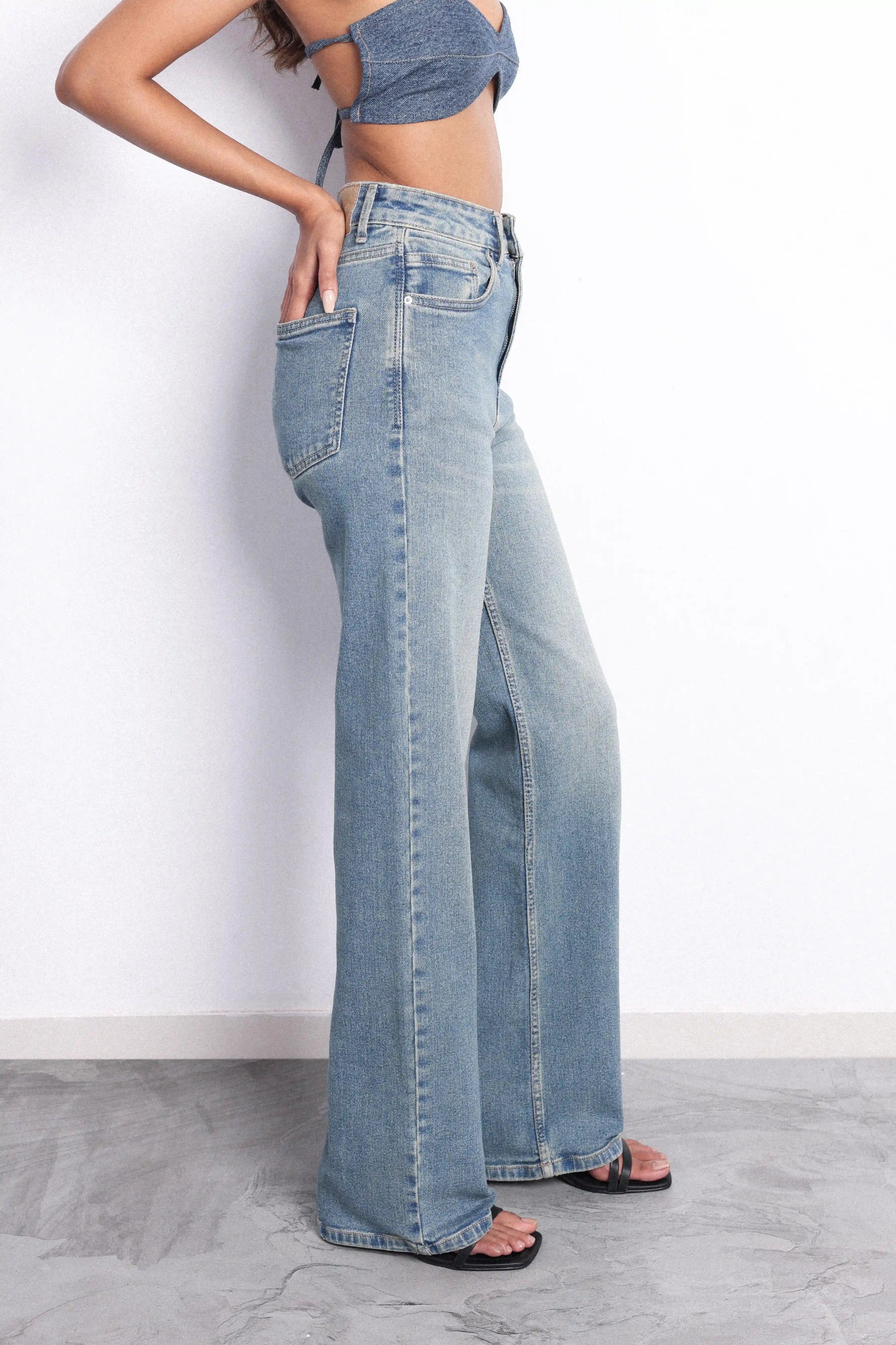 B03 Straight Leg Jeans