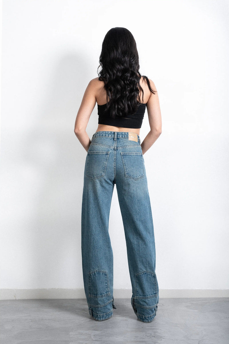 Dirty Wash V - UP DOWN Straight Fit Jeans