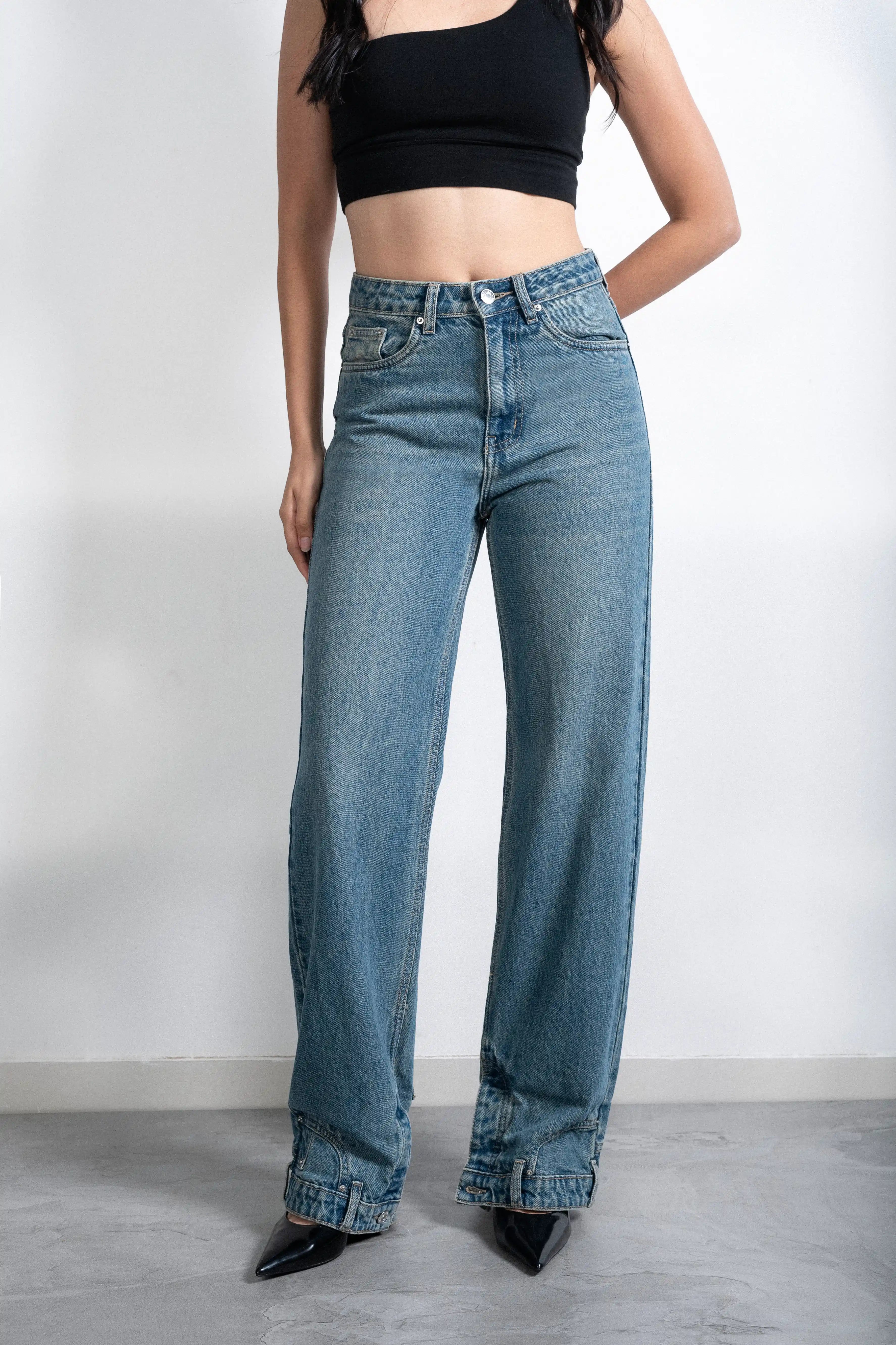 Dirty Wash V - UP DOWN Straight Fit Jeans